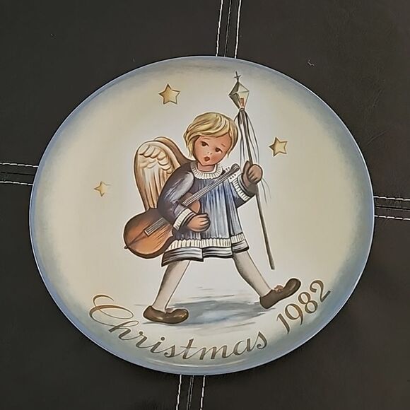 Vintage 1982 Christmas Hummel Plate Angelic Procession Inspired by Berta Hummel - Picture 1 of 4
